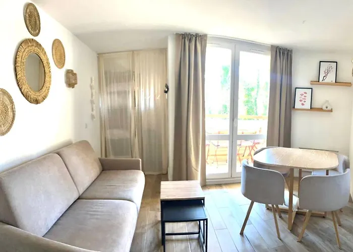 Flat For 4 People With Swimming Pool Tennis Court And Free Parking 227