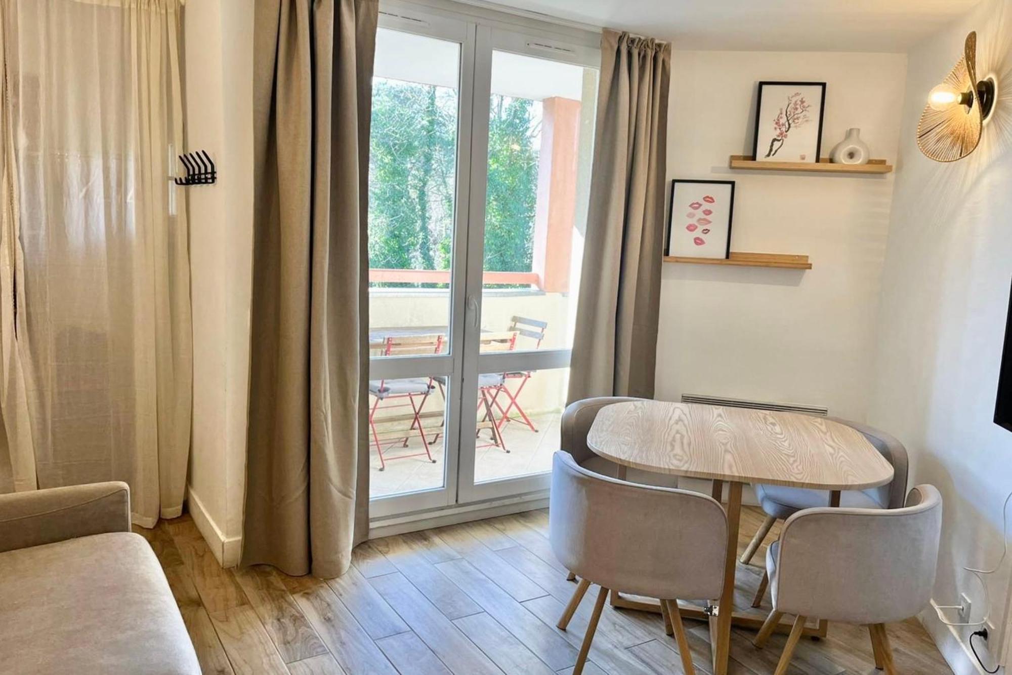 Apartment Flat For 4 People With Swimming Pool Tennis Court And Free Parking 227